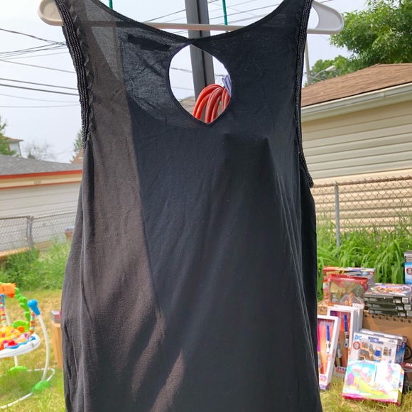 Tops. - Picture 2 of 4